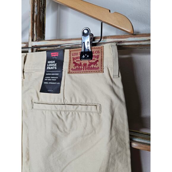 NWT Levi's High Rise Loose Wide Straight Leg Khaki's size 30 - Picture 5 of 10